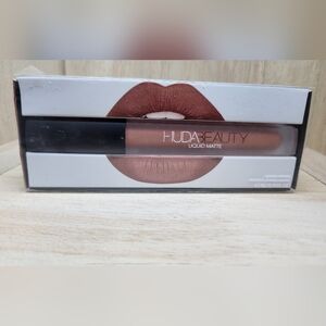 HUDA BEAUTY Liquid Matte Ultra-Comfort Transfer-Proof Lipstick.